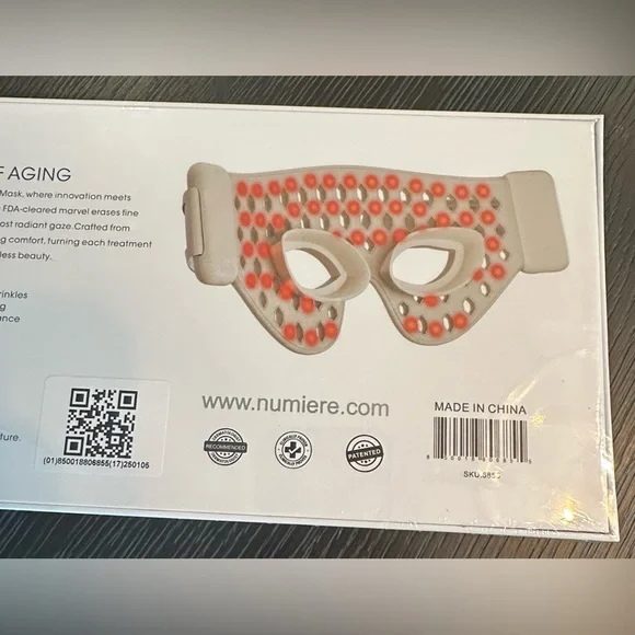 Lumiere Feather Skincare Mask - White and Red - Picture 2 of 8